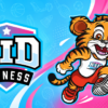 Logo Kid Fitness et mascotte Tikid sur un fond sportif bleu et rose.